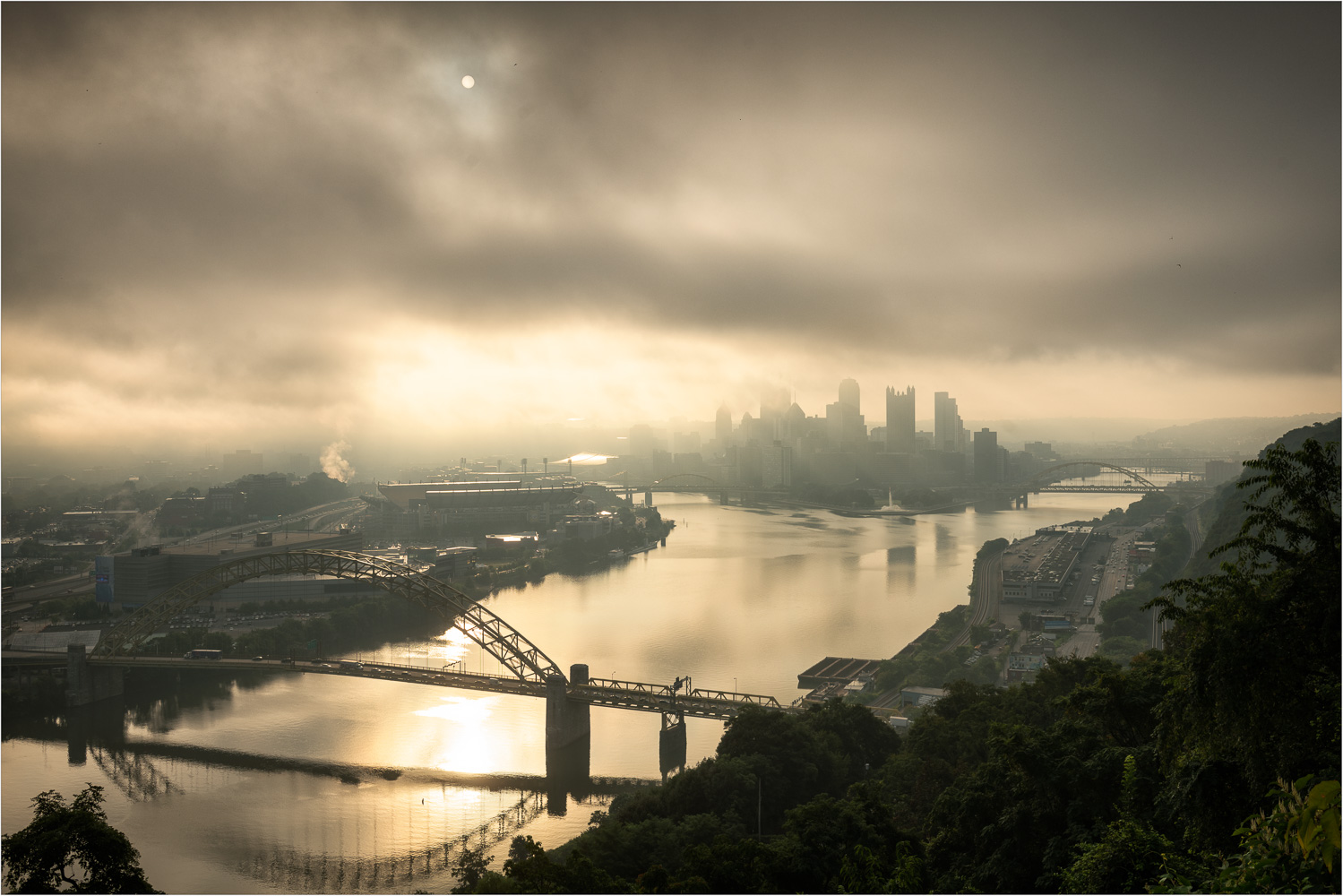 Foggy-City-In-Black---Gold.jpg