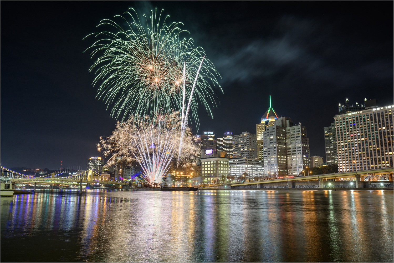 How-Pittsburgh-Lights-Up-The-Night.jpg