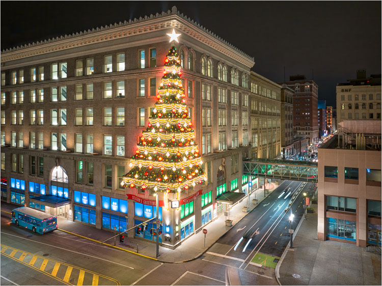 Downtown's-Holiday-Beacon.jpg