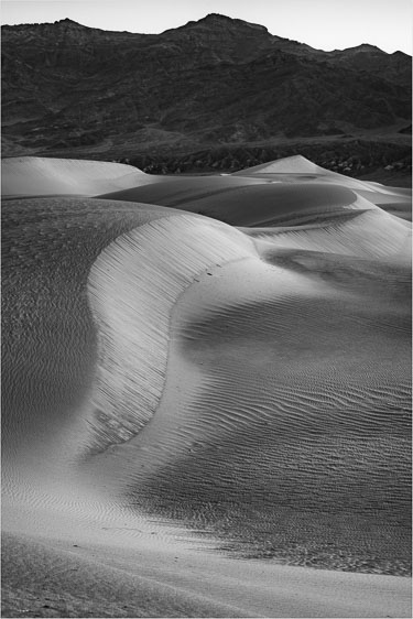 Monochrome-Dunes.jpg