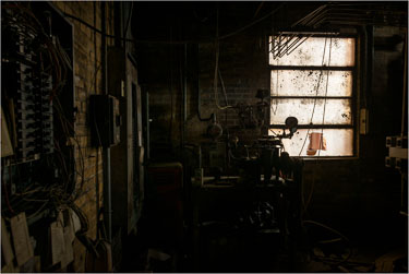 Window-Light-In-The-Shop.jpg