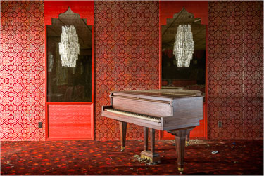 Scarlet-And-The-Ivories.jpg
